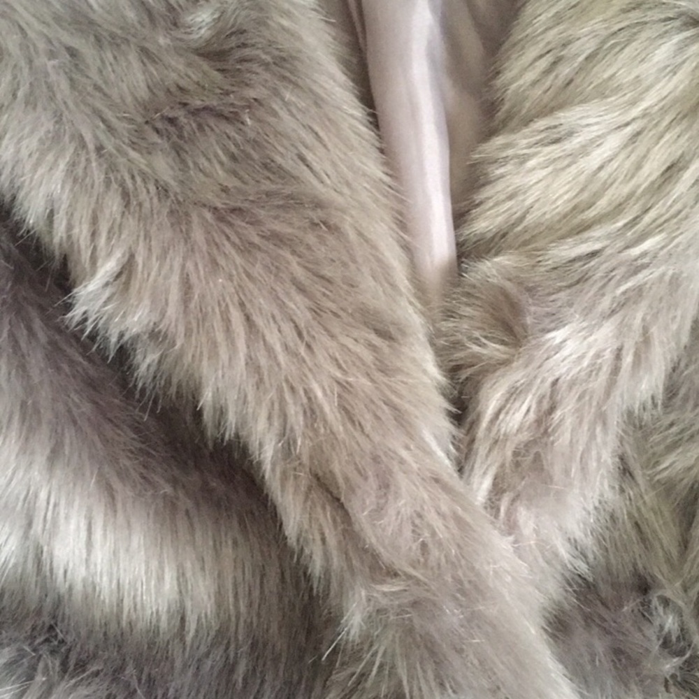 Faux Fur Jacket - Picture 2 of 3